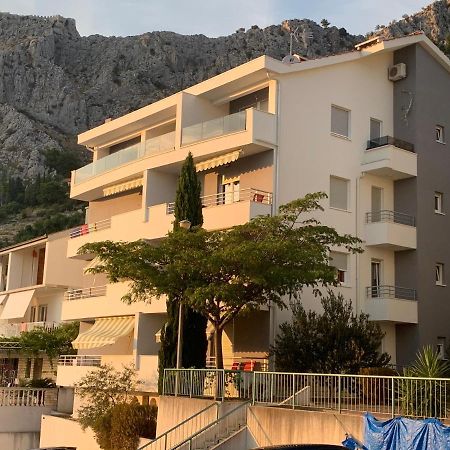 Apartments Beverly Omis Exterior photo