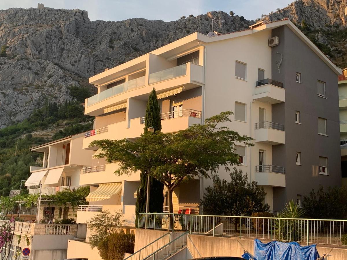 Apartments Beverly Omis Exterior photo